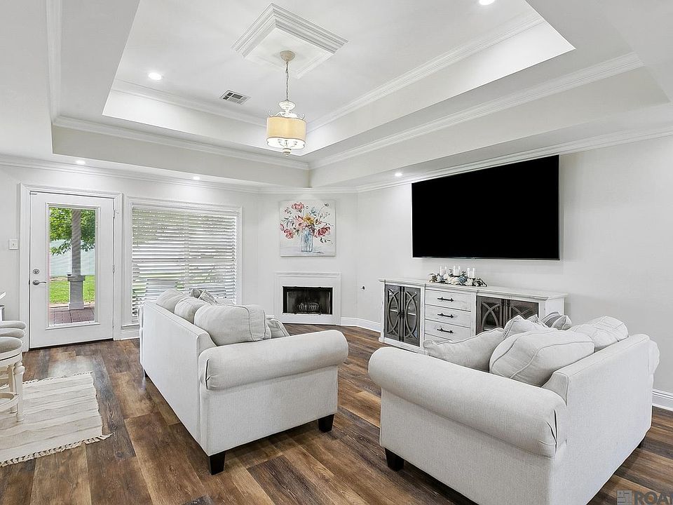 1st image of 104 Oak Arbor Dr