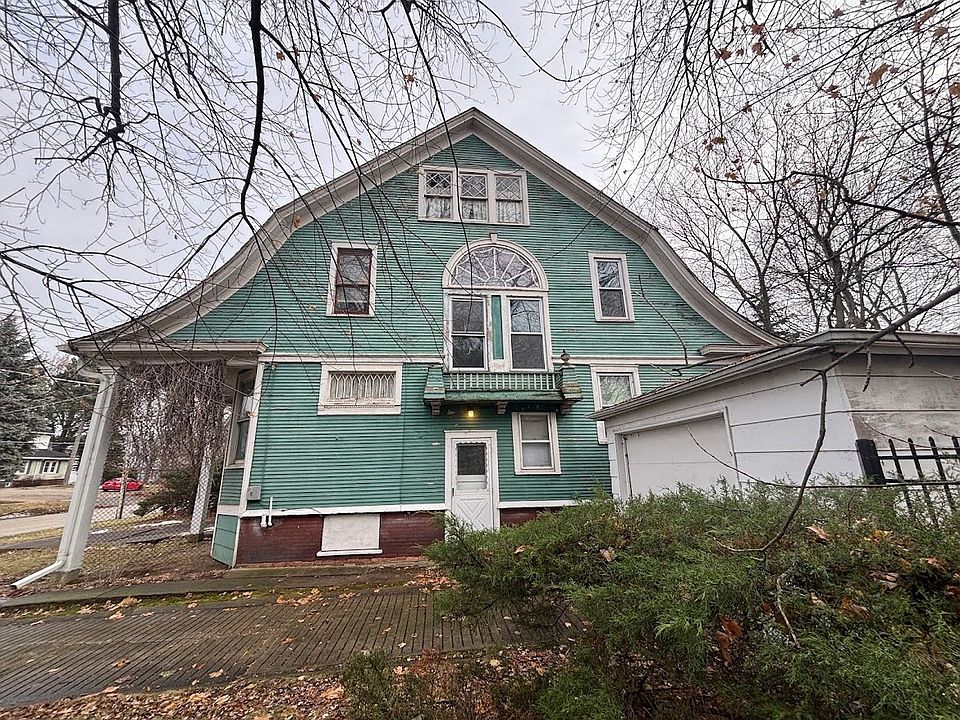 2nd image of 217 Franklin St