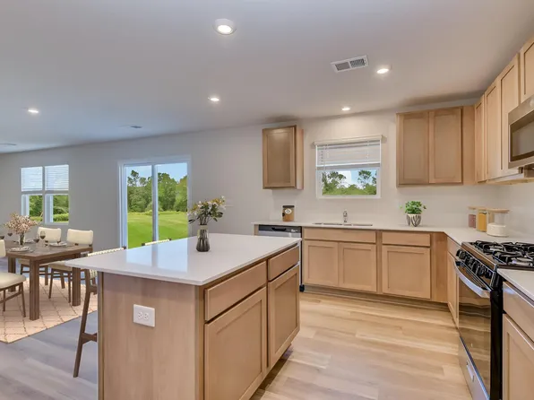 156 Kingfield Dr, Hopkins, SC 29061