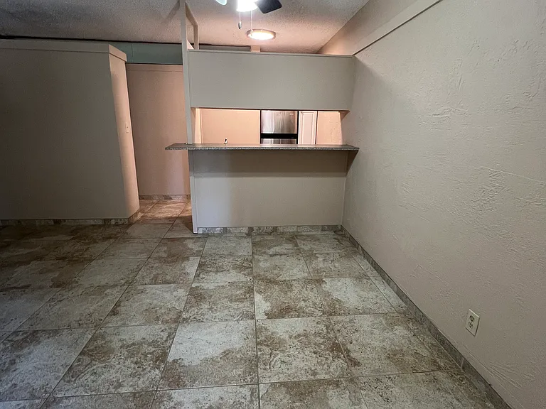 2501 NE 11th St #8 — Photo 16