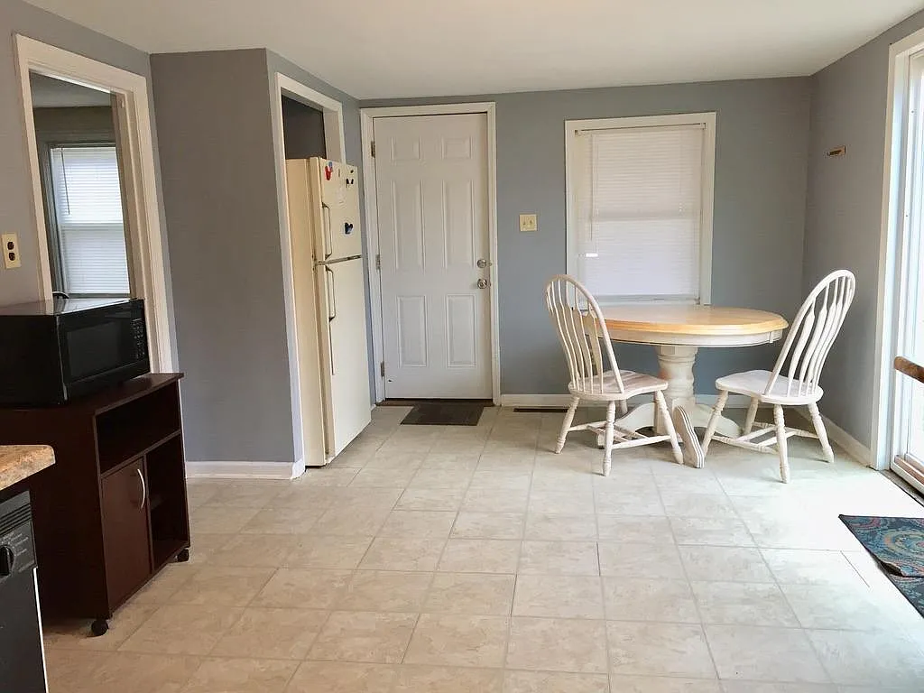 4 bed, 1.5 bath, 1404 sqft, $625 — Photo 2