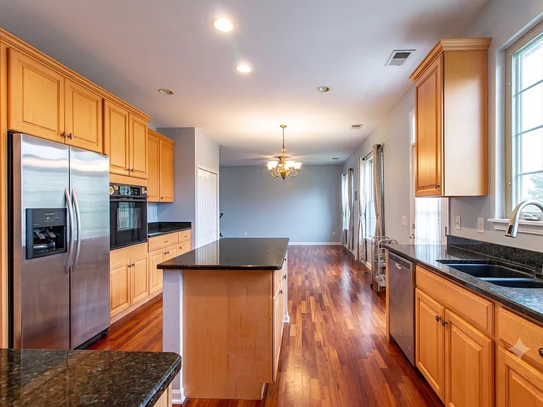 6 Beaconsfield Ct — Photo 5