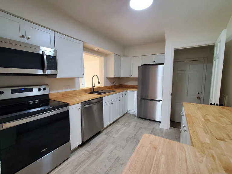2722 Thompson Ave — Photo 6