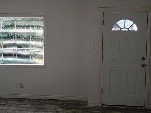 5th image of 1039 S Oxford St