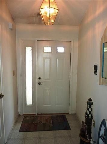 1st image of 115 W Flat Rock Dr
