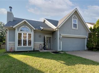 1394 S Brentwood Dr, Olathe, KS 66062