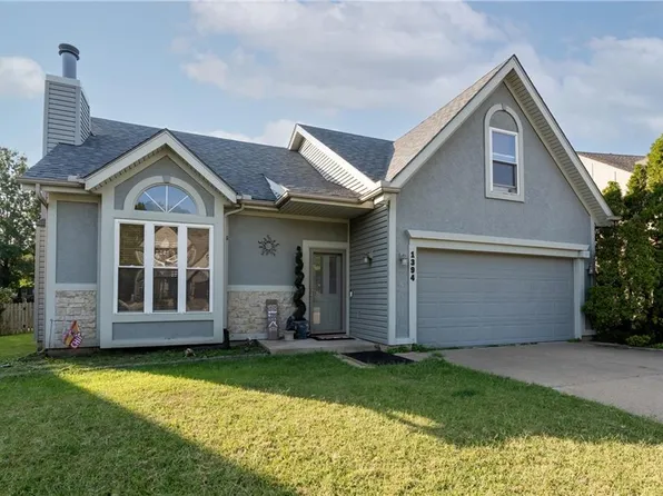 1394 S Brentwood Dr, Olathe, KS 66062