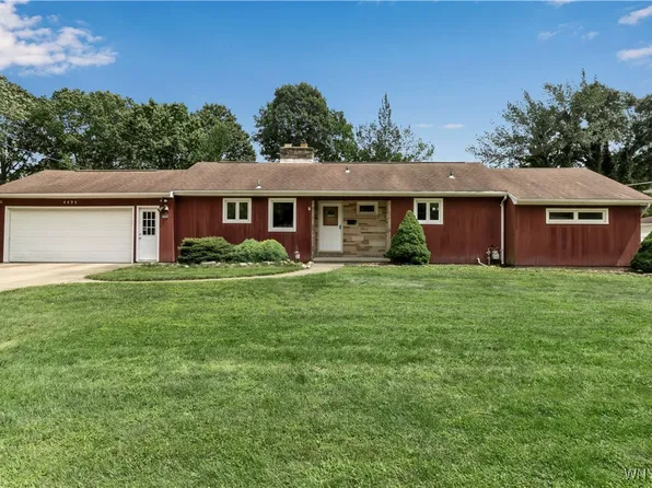 4495 Hedgewood Dr, Williamsville, NY 14221