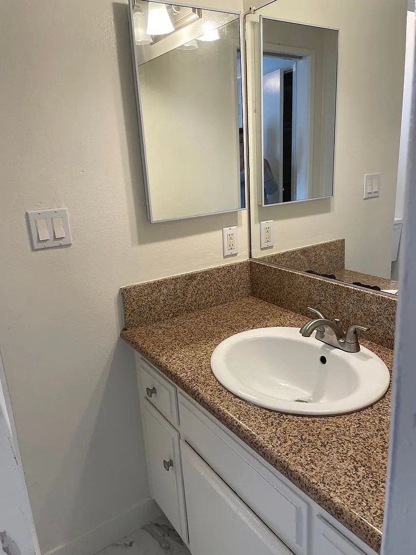 088 - Villa De Hacienda Apartments — Photo 4