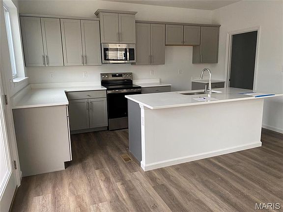 3rd image of 7123 Trainor Pl
