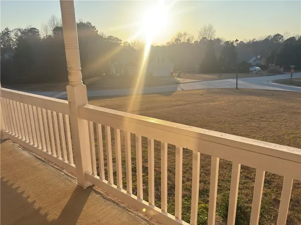 302 Mountberry Ct, Loganville, GA 30052