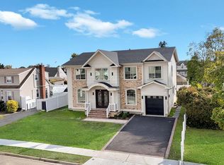 3562 Raven St, Levittown, NY 11756