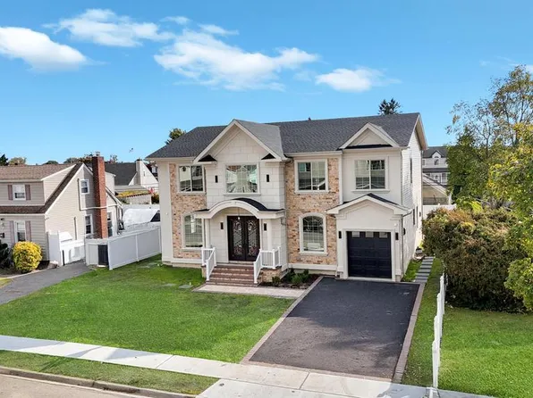 3562 Raven Street, Levittown, NY 11756