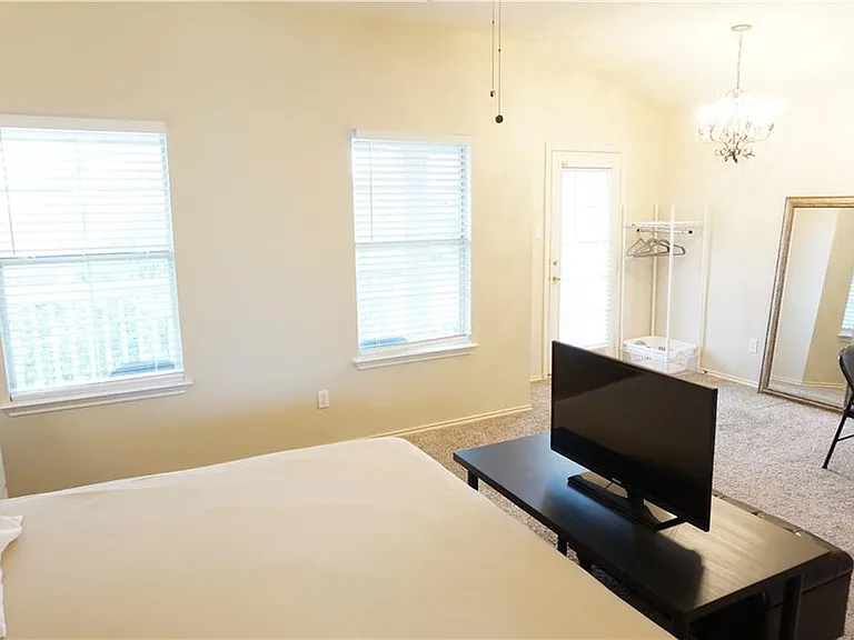 1911 Big Bend Dr — Photo 13