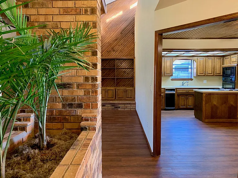 1419 Pickford Ln — Photo 23