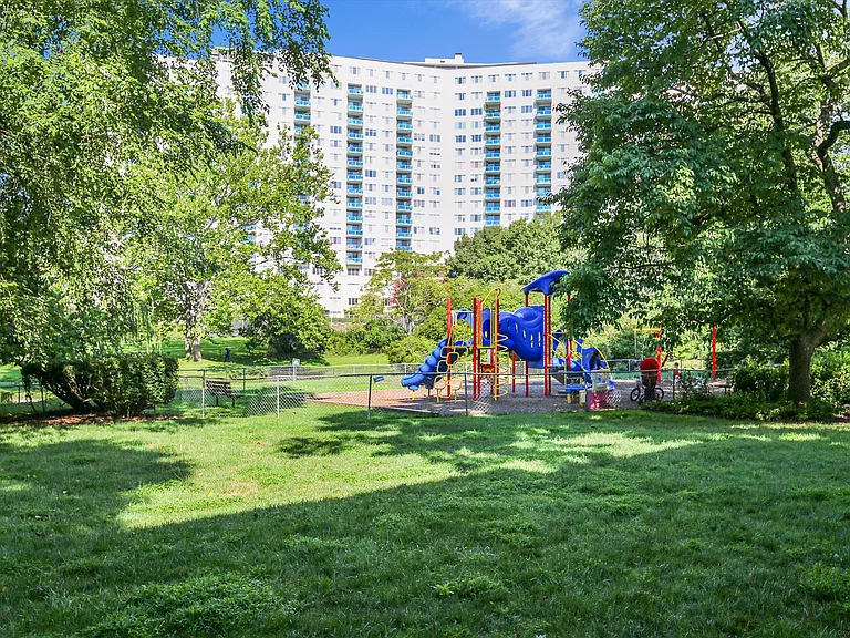 10500 Rockville Pike #1120 — Photo 27