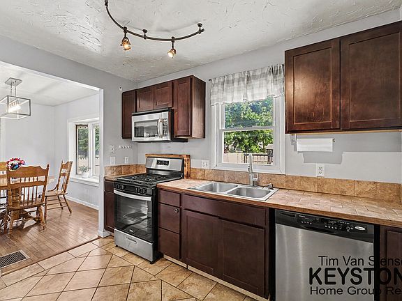 4th image of 1510 Judd Ave SW