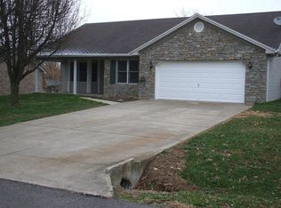1126 Twelve Oaks Dr, Lawrenceburg, KY 40342