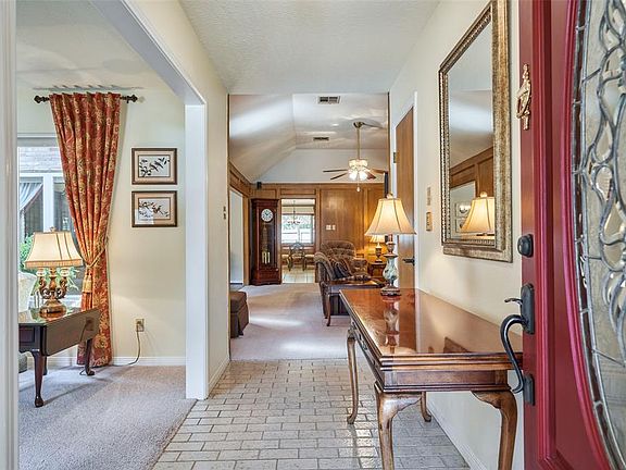 3rd image of 3702 Lake View Ct