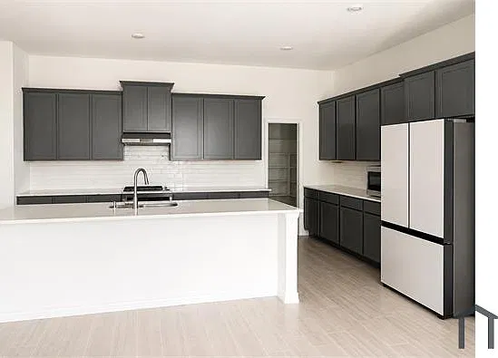 4 bed, $3,200 — Photo 4