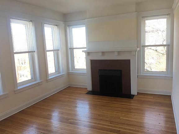 2nd image of 6259-57 N Lakewood Ave #1