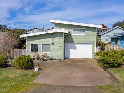 309 W 1st St, Yachats, OR, 97498