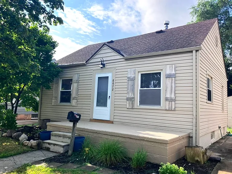 8072 Superior Ave — Photo 2