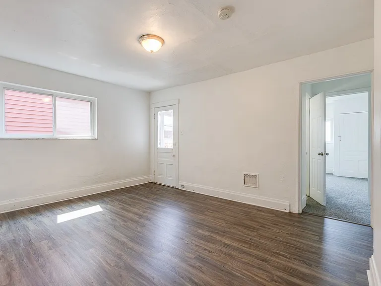 2120 Salisbury St S — Photo 25