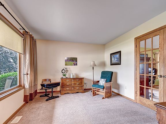 4th image of 2012 Willow Brook Dr