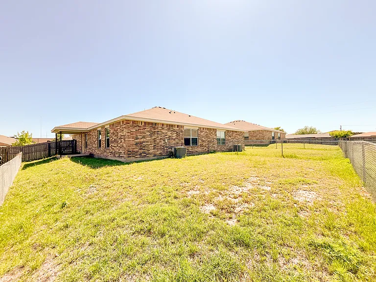 3808 John Chisholm Loop #B — Photo 34