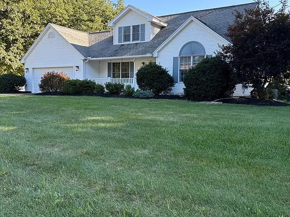 8 Palma Ln, Westfield, MA 01085