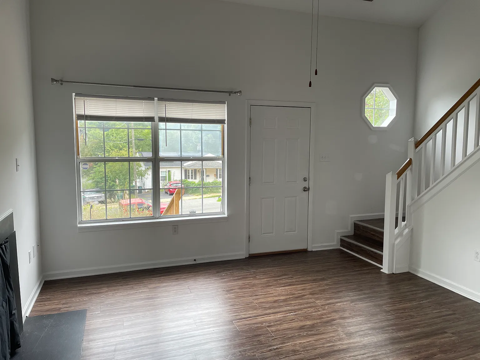 3 bed, 1008 sqft, $2,000 — Photo 2