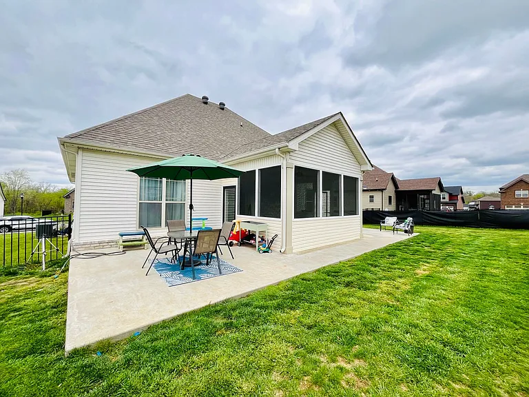 445 Crestwicke Ct — Photo 31