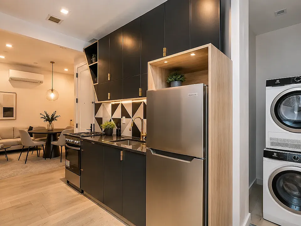 978 Kent Ave #4A