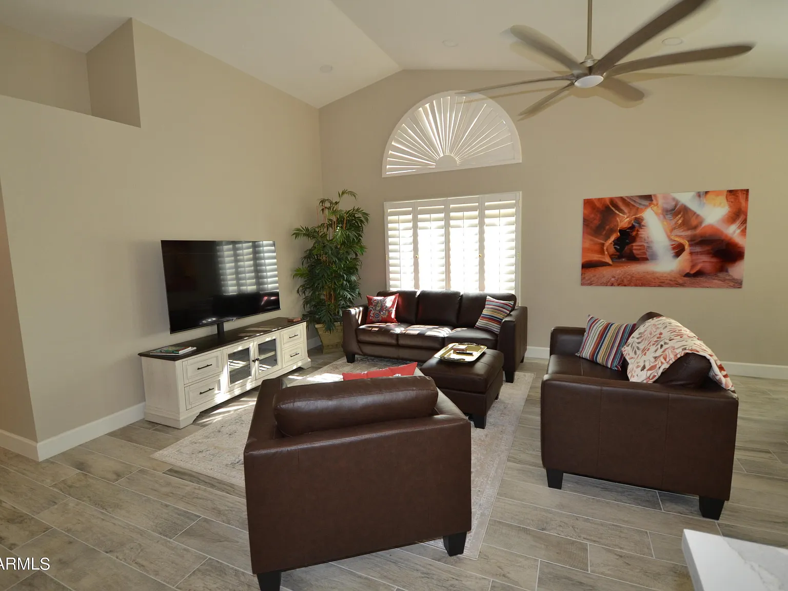 2 bed, 2.0 bath, 1574 sqft, $4,000 — Photo 2