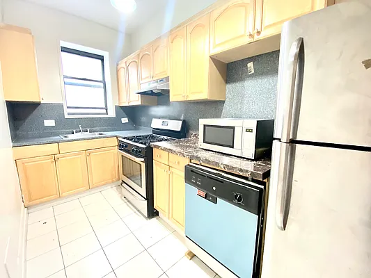 Rented by Bohemia Realty Group | media 2