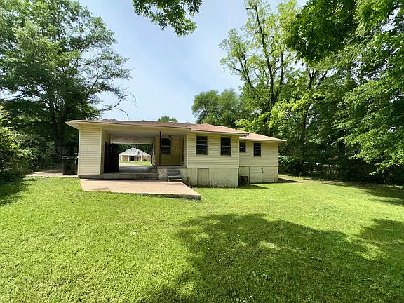 3rd image of 407 N Airport Rd