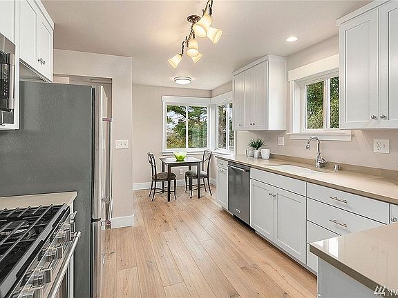 All new Kitchen Quartzite countertops 