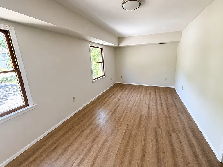 10 Cambridge Dr — Photo 14