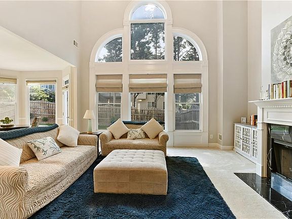 4th image of 640 Jefferson Pl