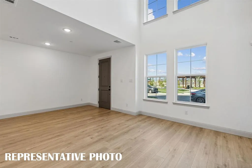 2 bed, 2.5 bath, 1586 sqft, $2,600 — Photo 2