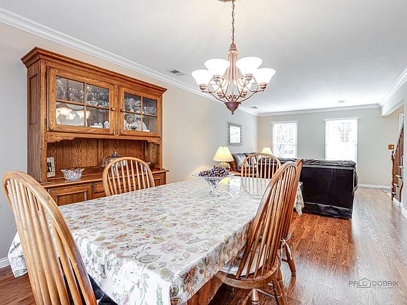 5th image of 192 Knightsbridge Dr