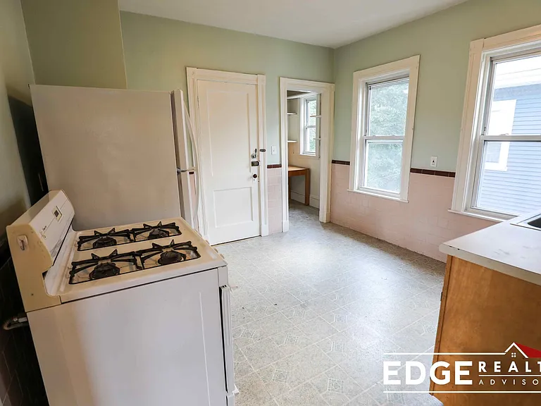 548 Washington St #3 — Photo 7