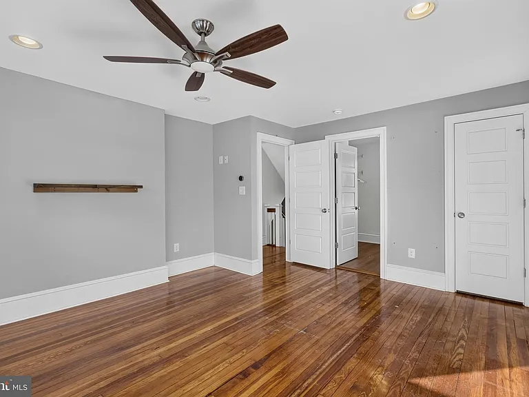 21 E Redman Ave — Photo 43