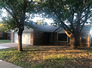 615 Valley Spring Dr, Arlington, TX 76018