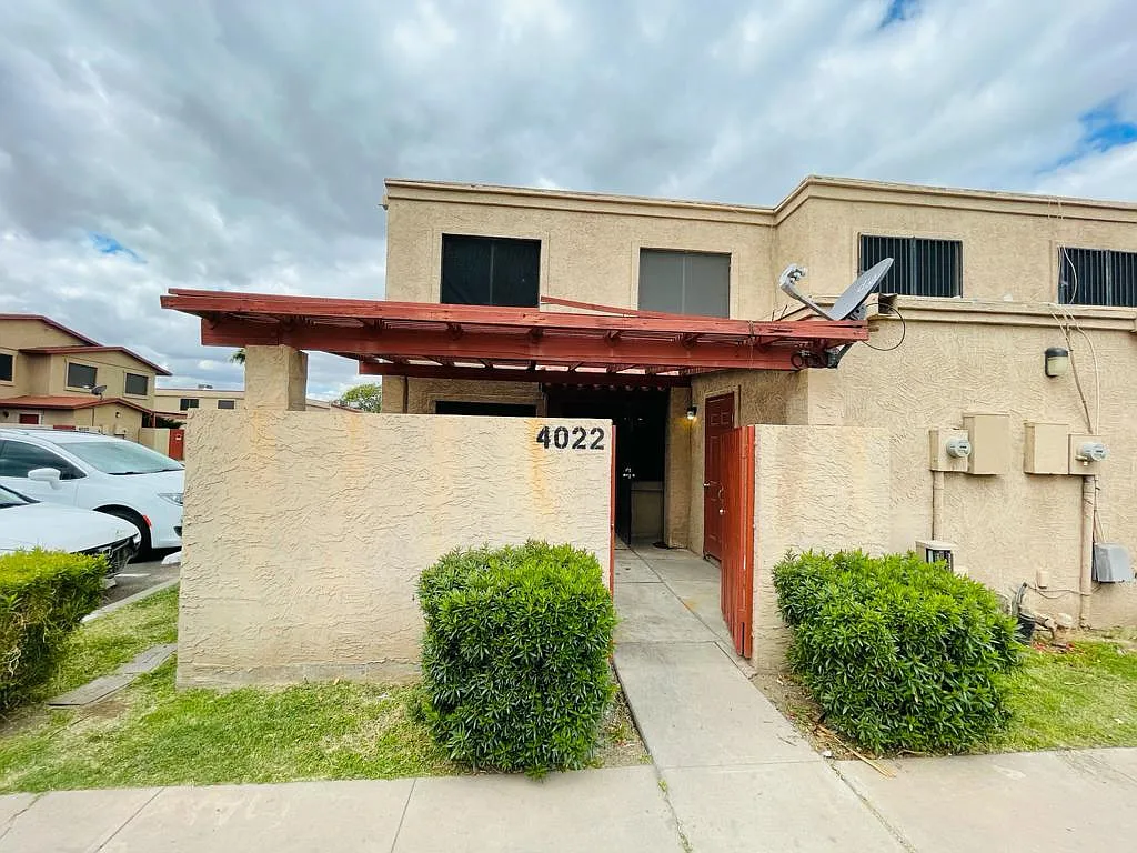 2 bed, 924 sqft, $1,200 — Photo 1