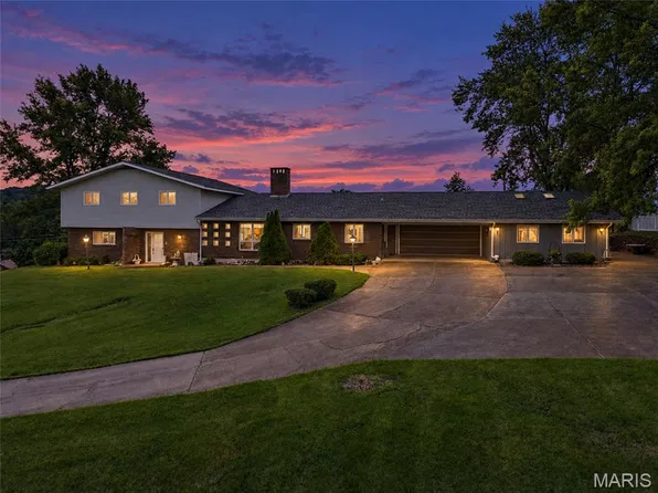 322 W 12th St, Hermann, MO 65041