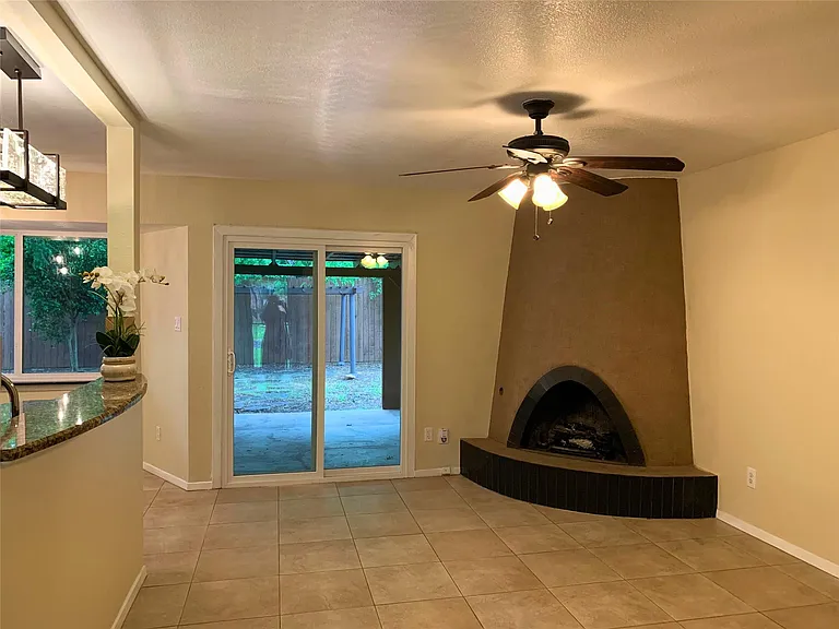 4905 Richmond Ave — Photo 4