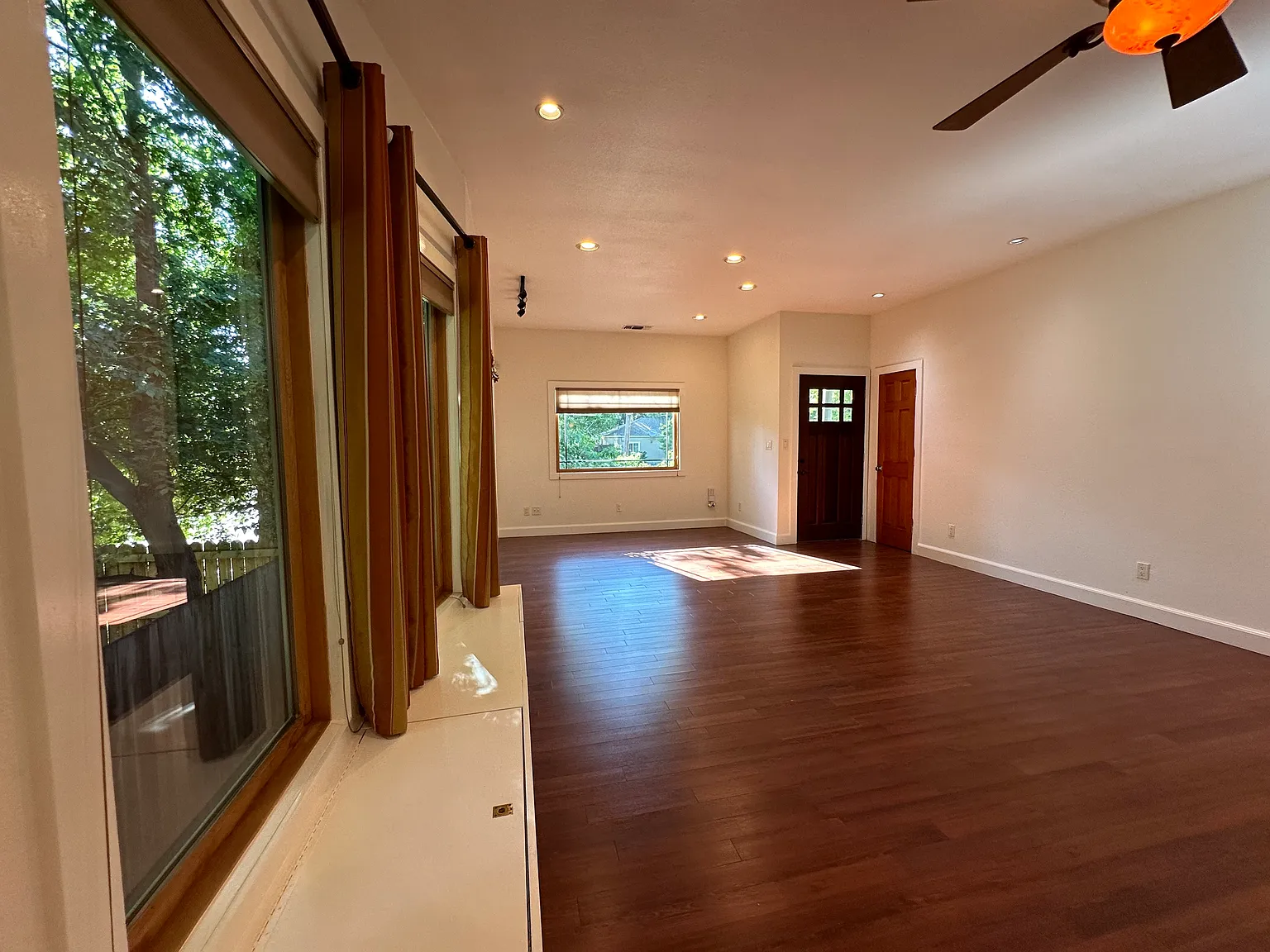 2 bed, 1012 sqft, $2,980 — Photo 3