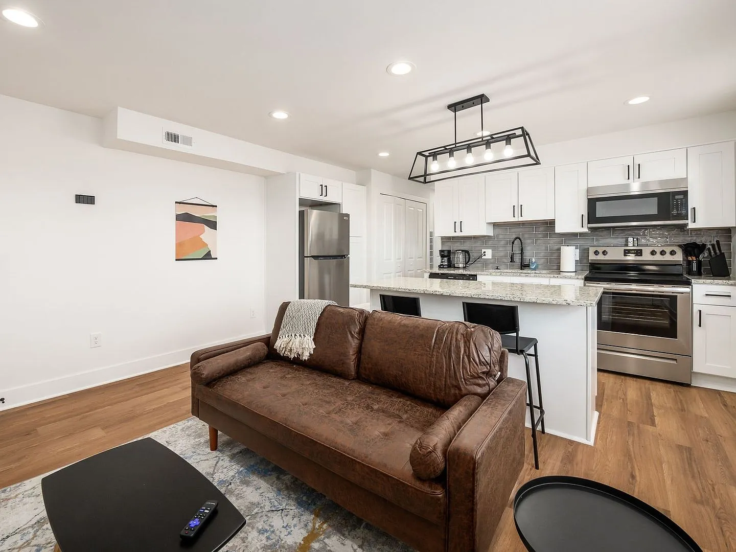 Move-In Special: Free Deposit! Ideal East Side Location With Easy Downtown Access On Livingston — Photo 4